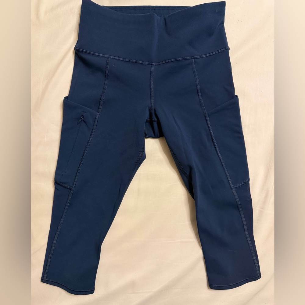 Athleta Women’s Dark Blue Capri Leggings